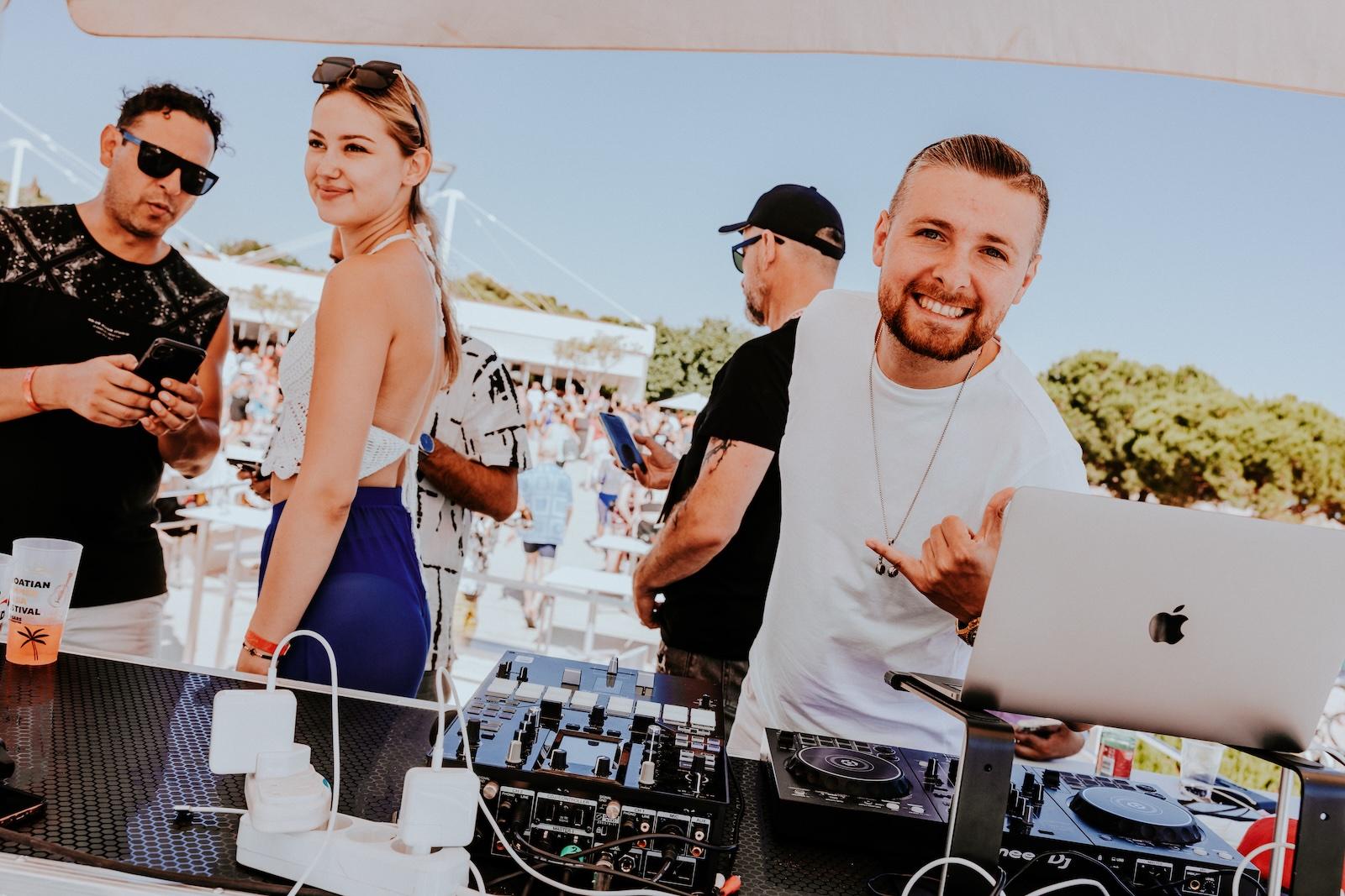 DJ Clau